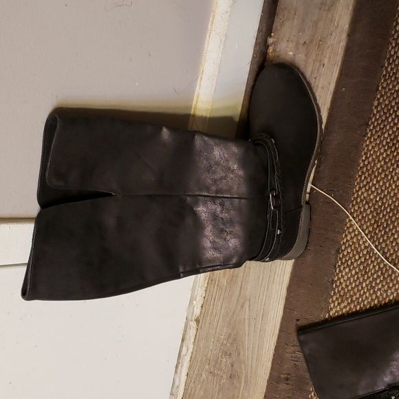 Black boots - Picture 7 of 9